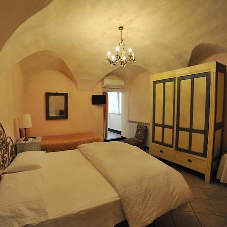 פינאלה ליגורה Erasmo Rooms & Breakfast מראה חיצוני תמונה